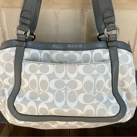 COACH Gray and White Shoulder Bag with classic ‘C’ pattern - Picture 5 of 8